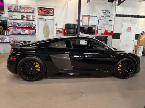 Used 2017 Audi R8 V10 plus image 4