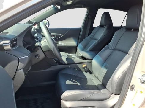 Used 2023 Toyota Venza Limited AWD/4WD image 9