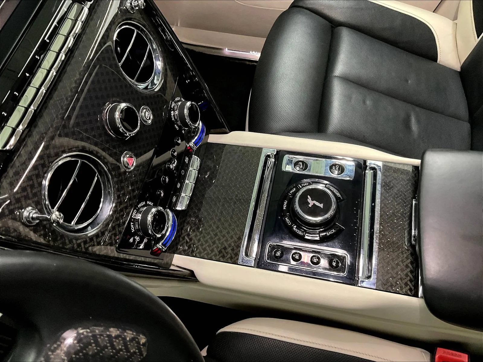 Used 2021 Rolls-Royce Cullinan Black Badge AWD/4WD image 23