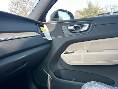 New 2026 Volvo XC60 B5 Plus w/ Protection Package Premier image 20