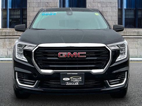 Used 2024 GMC Terrain SLE image 3
