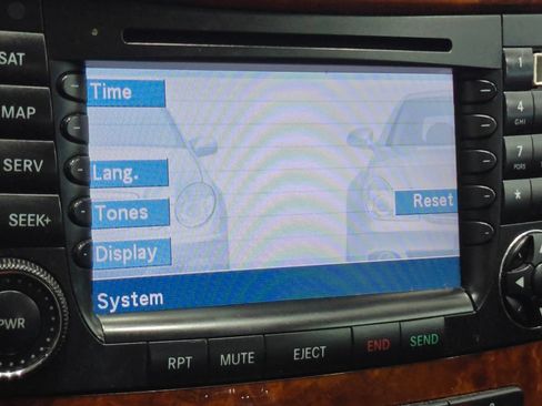 Used 2008 Mercedes-Benz E 550 4MATIC Sedan image 29