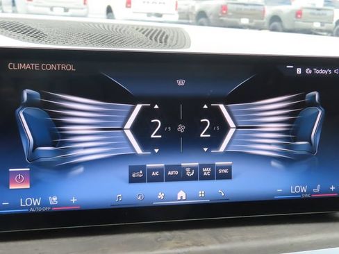 Used 2025 BMW X5 xDrive40i AWD/4WD image 36