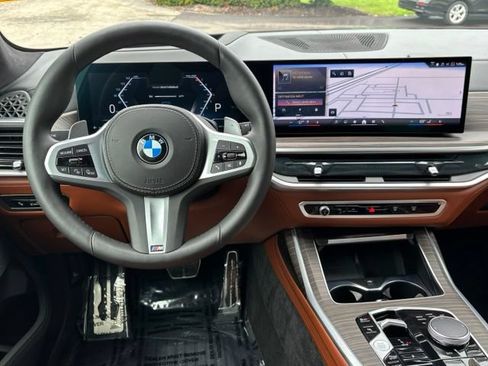 Used 2024 BMW X7 xDrive40i w/ M Sport Package AWD/4WD image 21