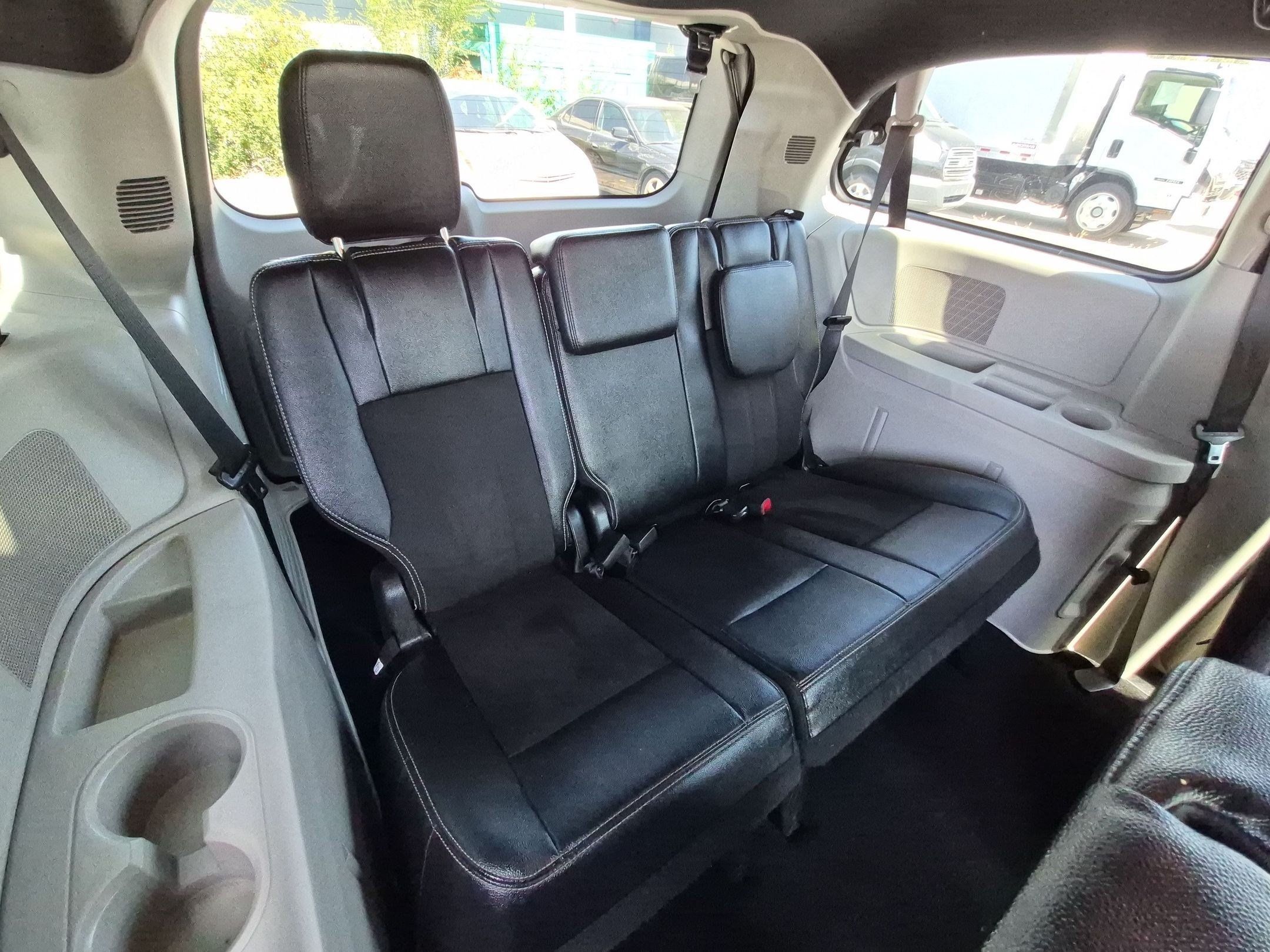 Used 2019 Dodge Grand Caravan SXT FWD image 34