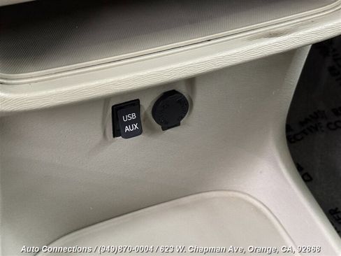 Used 2013 Toyota Sienna XLE image 17