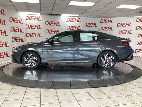 New 2026 Hyundai Elantra Limited FWD image 4