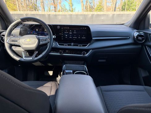 Used 2025 Chevrolet Equinox LT FWD image 32