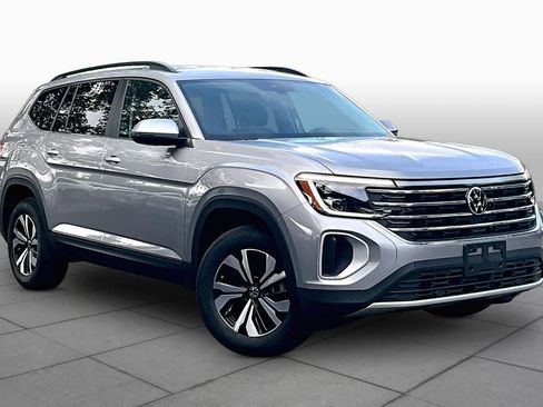 New 2026 Volkswagen Atlas SE FWD image 2