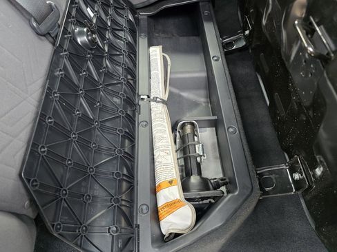 Used 2018 Toyota Tacoma TRD Off-Road image 37