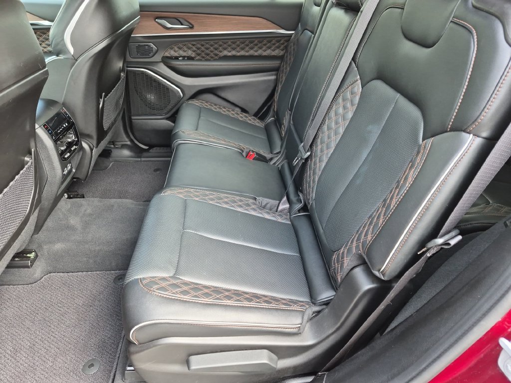 Used 2025 Jeep Grand Cherokee L Summit AWD/4WD image 18