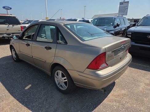 Used 2003 Ford Focus SE FWD image 3