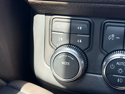 Used 2022 GMC Yukon Denali AWD/4WD image 32