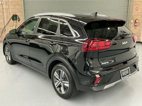 Used 2022 Kia Niro LXS w/ Digital Cluster Package image 7