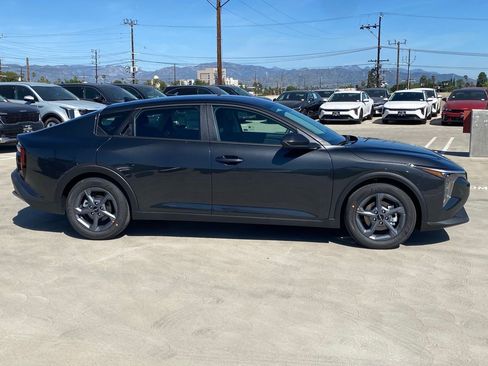 New 2026 Kia K4 LXS image 2