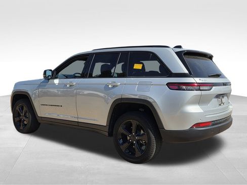 Used 2025 Jeep Grand Cherokee Limited w/ Black Appearance Package RWD image 7