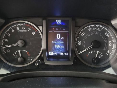 Used 2022 Toyota Tacoma TRD Off-Road image 24