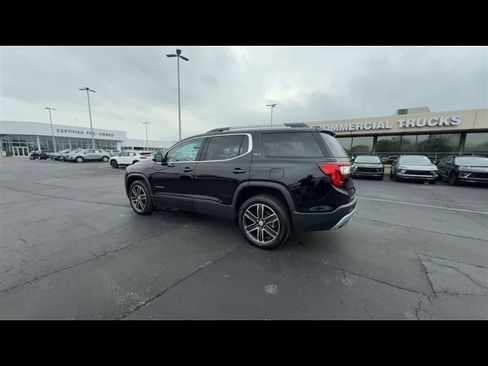 Certified 2023 GMC Acadia SLT w/ Preferred Package image 6