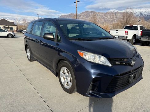 Used 2018 Toyota Sienna L w/ Carpet Mat Package image 9