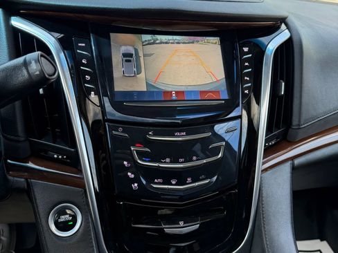 Used 2019 Cadillac Escalade Luxury AWD/4WD image 25