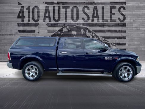 Used 2018 RAM 1500 Laramie w/ Convenience Group AWD/4WD image 3