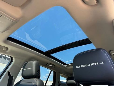 Used 2023 GMC Terrain Denali image 13
