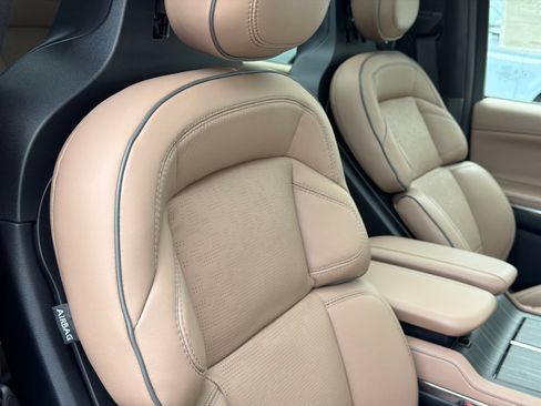 New 2026 Lincoln Navigator Black Label AWD/4WD image 12