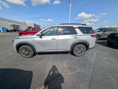 Used 2025 Nissan Pathfinder SV FWD image 49