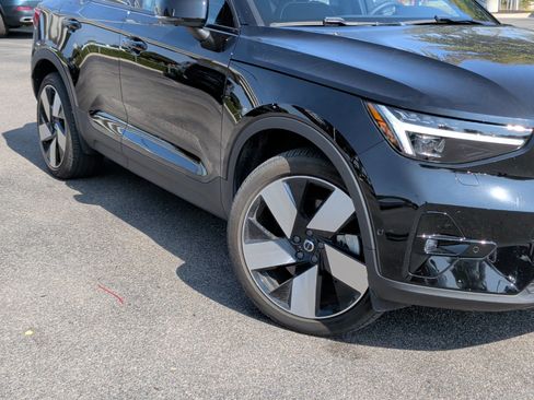 Used 2024 Volvo XC40 Recharge Ultimate w/ Protection Package Premier image 3