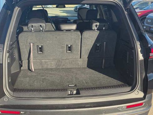 Used 2025 Buick Enclave Preferred image 10