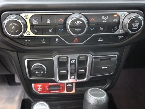 Used 2021 Jeep Gladiator Mojave w/ Cold Weather Group AWD/4WD image 31