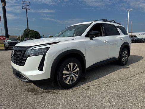 New 2026 Nissan Pathfinder SL AWD/4WD image 2