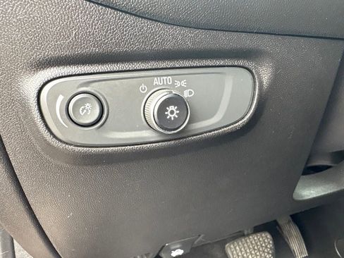 Used 2019 Chevrolet Equinox LT FWD image 17