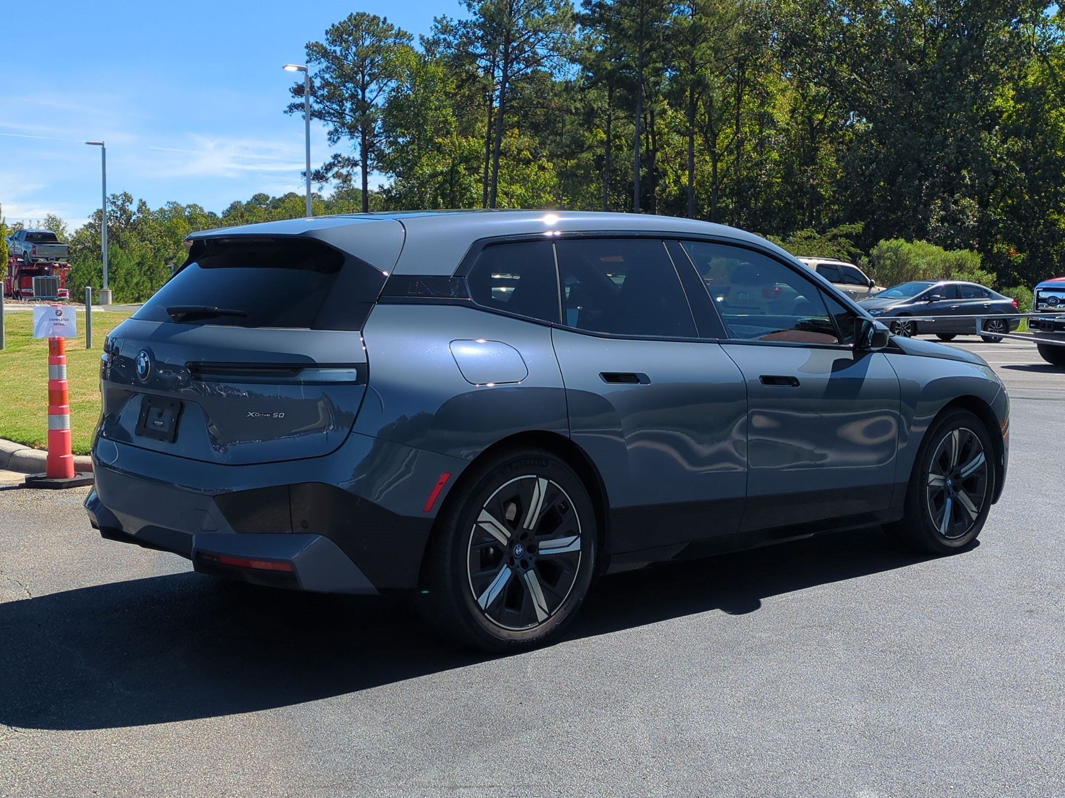 Used 2022 BMW iX xDrive50 w/ Premium Package AWD/4WD image 10