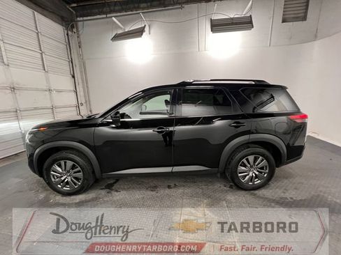 Used 2025 Nissan Pathfinder SV FWD image 6