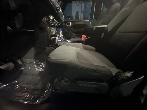 Used 2022 Jeep Gladiator Sport image 12