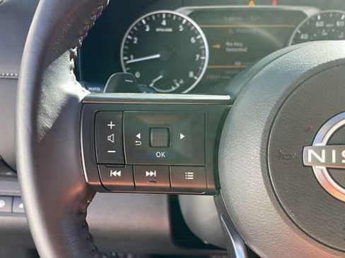 Used 2025 Nissan Pathfinder SV image 16