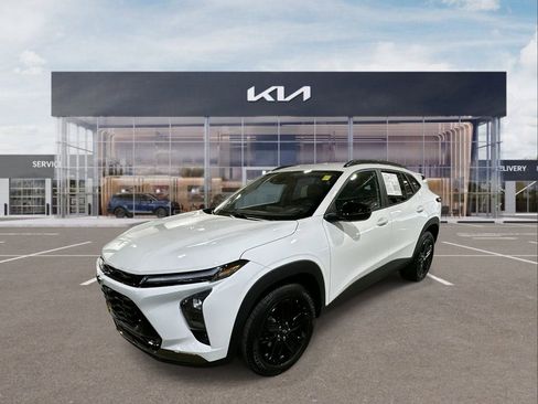 Used 2025 Chevrolet Trax ACTIV w/ Driver Confidence Package image 4