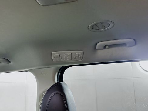 Used 2024 Kia Carnival LX image 26