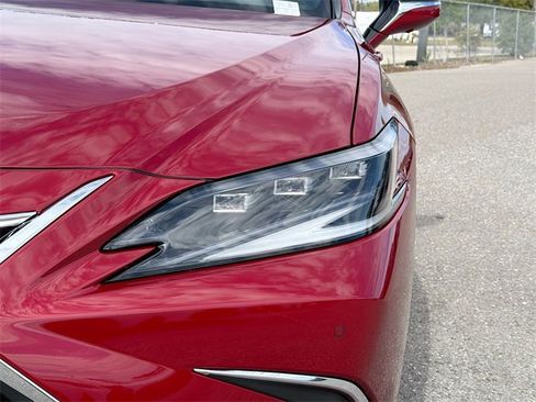 New 2025 Lexus ES 350 Ultra Luxury image 9