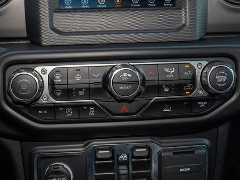 Used 2022 Jeep Wrangler Unlimited Sport AWD/4WD image 21