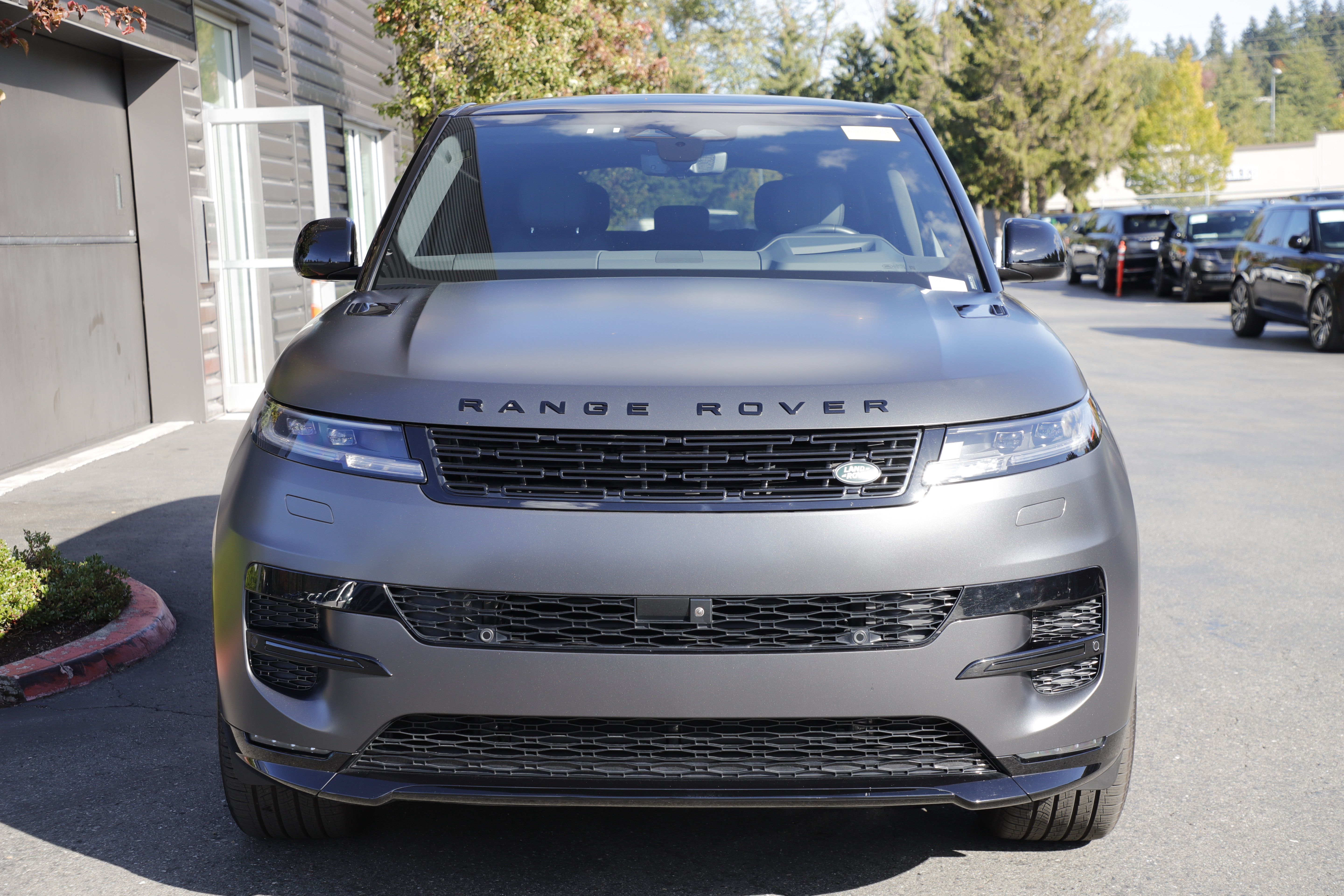 Used 2025 Land Rover Range Rover Sport Dynamic SE AWD/4WD image 4