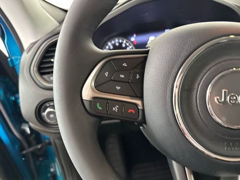 Used 2022 Jeep Renegade Latitude AWD/4WD image 15