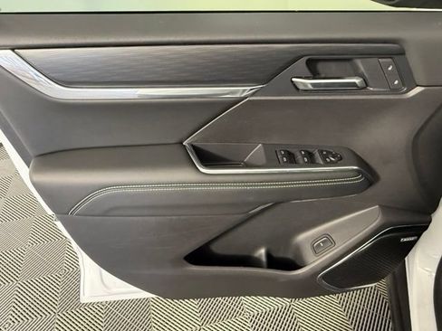 Used 2025 GMC Acadia Elevation FWD image 15