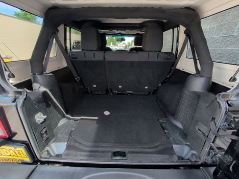 Used 2018 Jeep Wrangler Unlimited Sport S AWD/4WD image 16