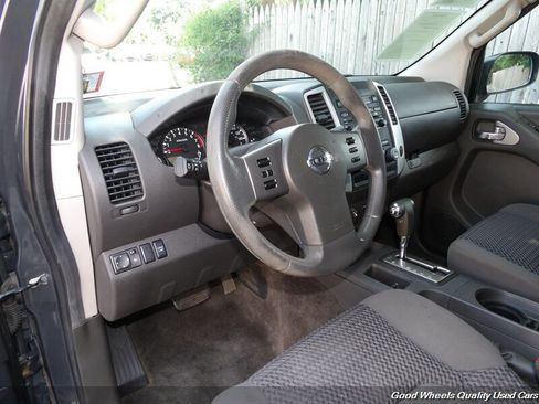 Used 2012 Nissan Frontier SV w/ SV Premium Utility Pkg AWD/4WD image 12