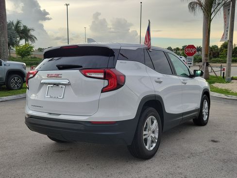 Used 2024 GMC Terrain SLE FWD image 5