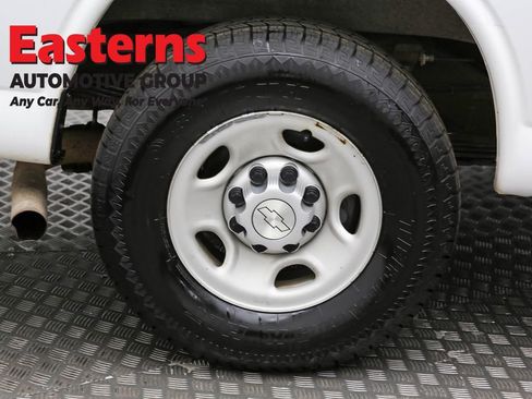 Used 2017 Chevrolet Express 2500 image 30