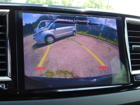Used 2024 Chrysler Pacifica Touring-L FWD image 20
