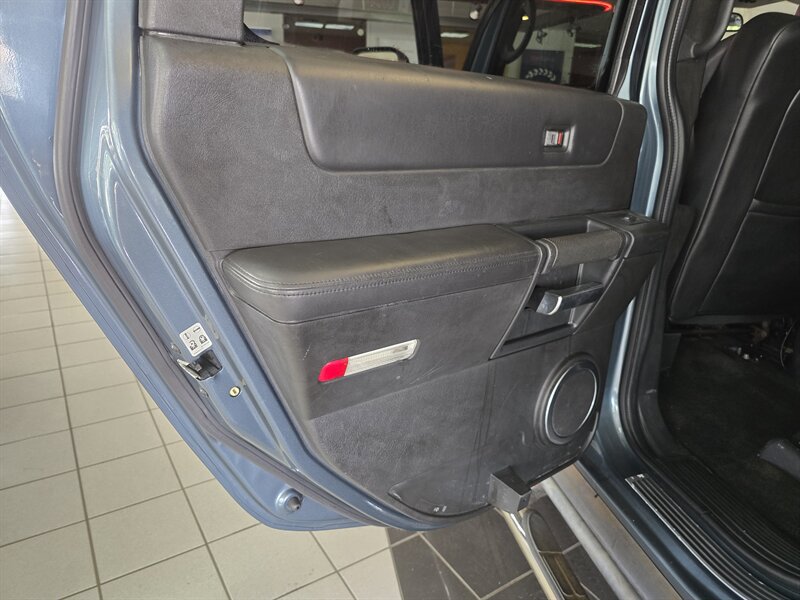 Used 2005 HUMMER H2 w/ Preferred Equipment Group AWD/4WD image 9